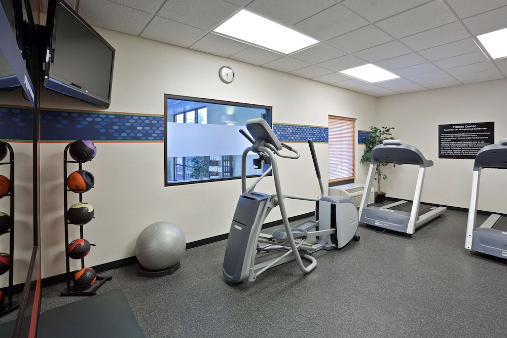 Hampton Inn & Suites Toledo Perrysburg - photo 38