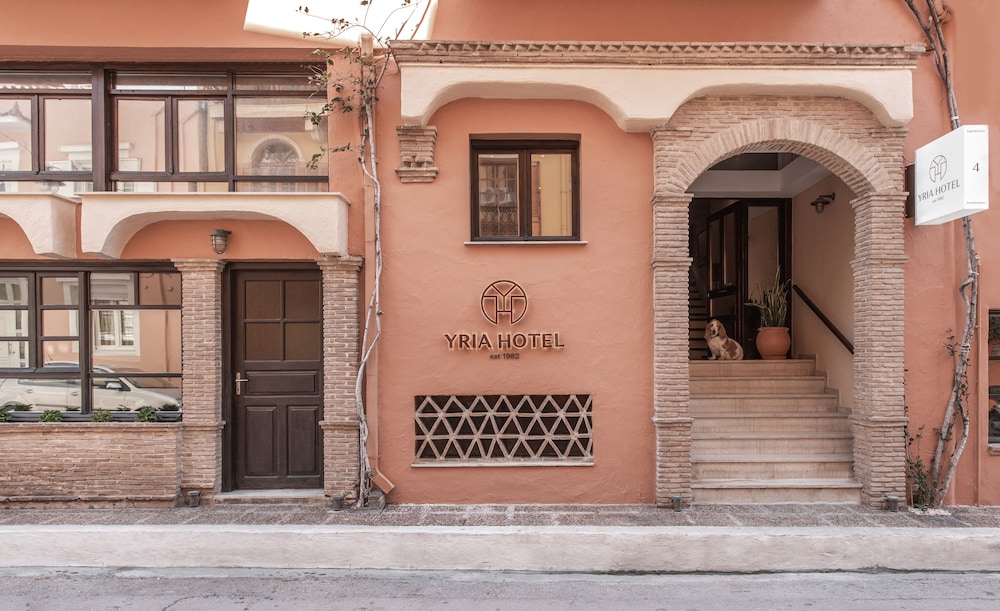 Yria Hotel