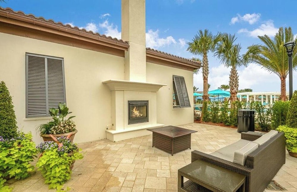 Beautiful Townhome With Splash Pool and Game Room - photo 21
