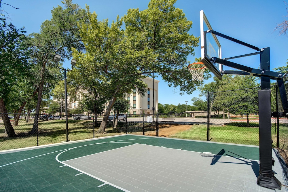 Hampton Inn & Suites Dallas Plano East - photo 35