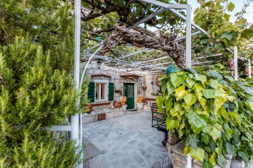 Restored stone house in Herceg Novi Captain's legacy — 4-Star Luxury Hotel in Herceg-Novi, Montenegro