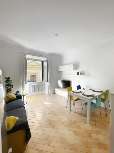 Casa Milano Fara 1 Ampio & Accogliente Bilocale — 4-Star Luxury Hotel in Milan, Italy