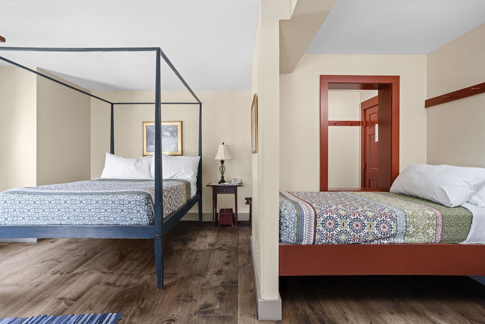 Artists Colony Inn & Restaurant - photo 9