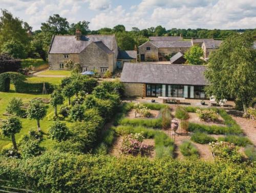 The Old Cattle Barn - carbon neutral hotel in Silverstone