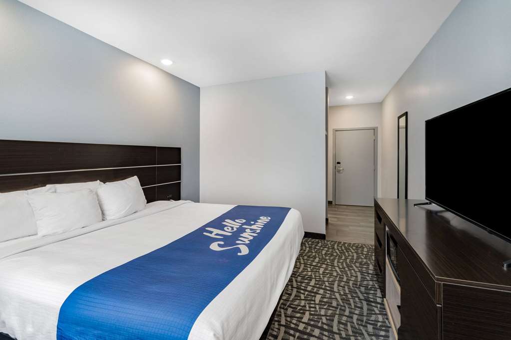 Days Inn & Suites by Wyndham Horn Lake Memphis Graceland - photo 21