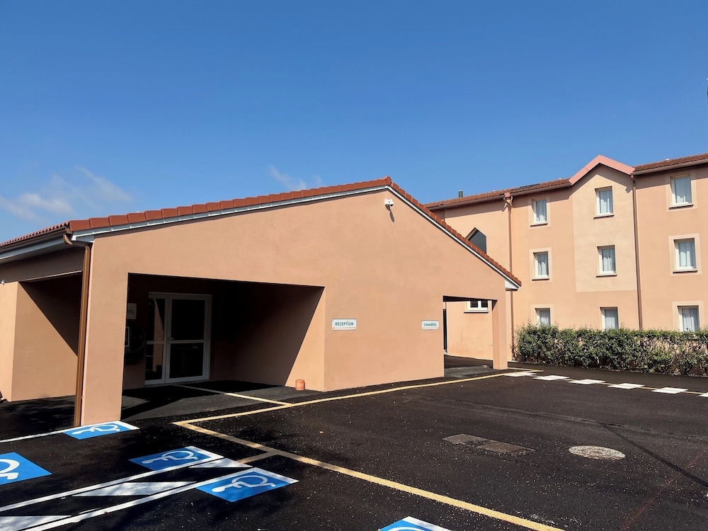 Brit Hotel Essentiel Millau in Millau, France