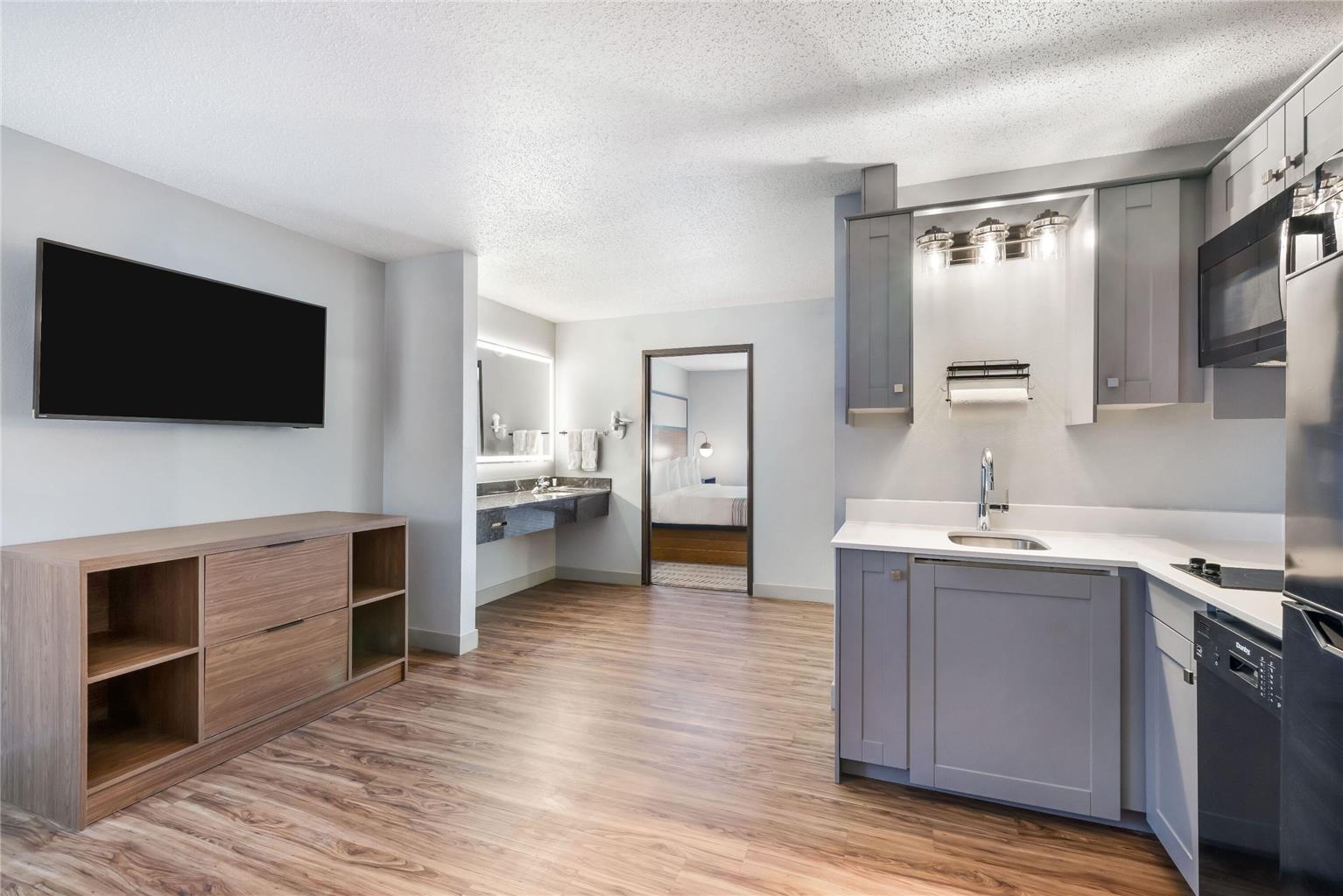AmericInn by Wyndham Aberdeen Event Center - photo 23