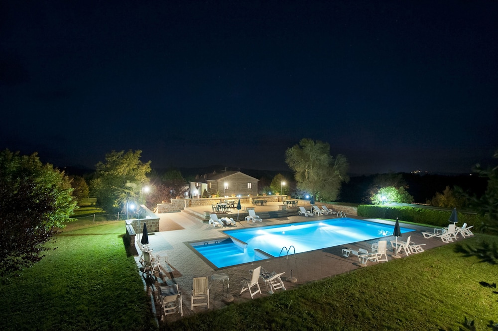 Agriturismo Cerqueto — 4-Star Luxury Hotel in Acquapendente, Italy
