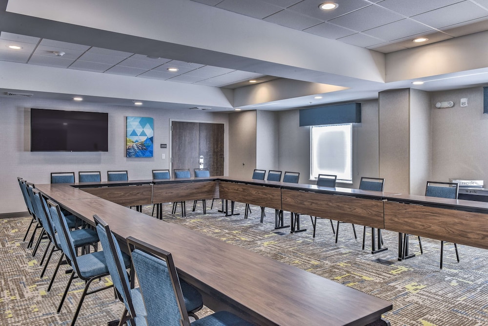 Hampton Inn & Suites by Hilton Keene - photo 18