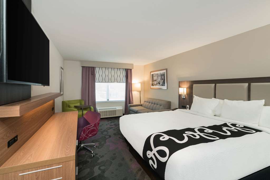 La Quinta Inn & Suites by Wyndham Mobile - photo 34