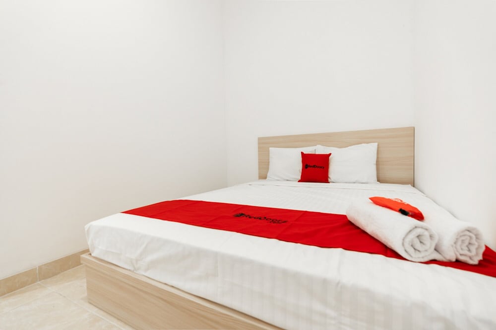 RedDoorz @ Graha Cemerlang Maros - carbon neutral hotel in Makassar