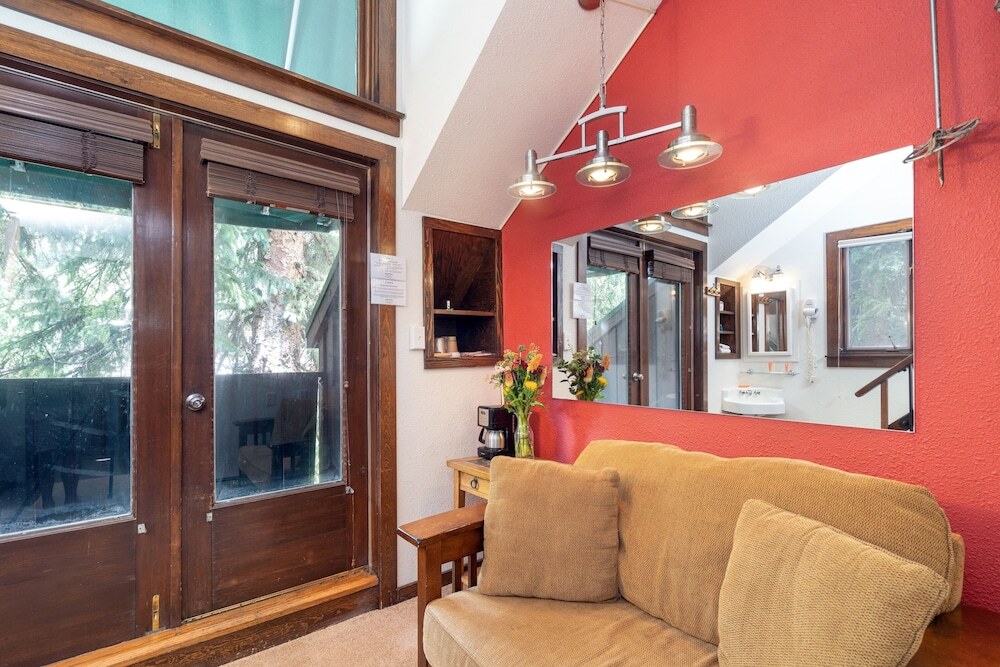 Manitou Lodge 11 Hotel Room By Alpine Lodging Telluride — Telluride
