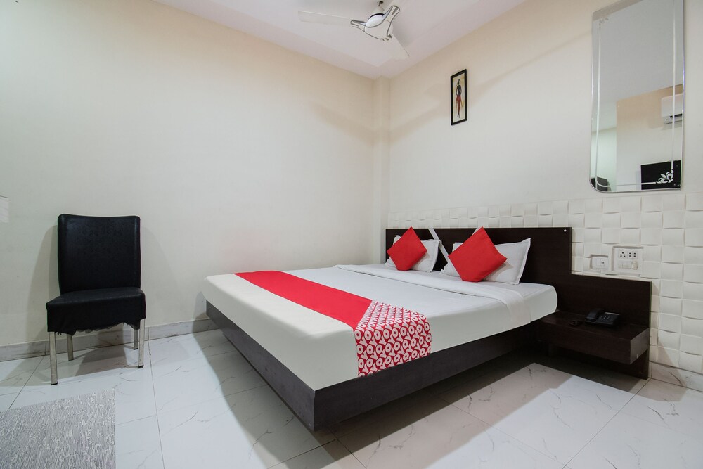 OYO 44287 Hotel Aarav Plaza in Muzaffarpur, India