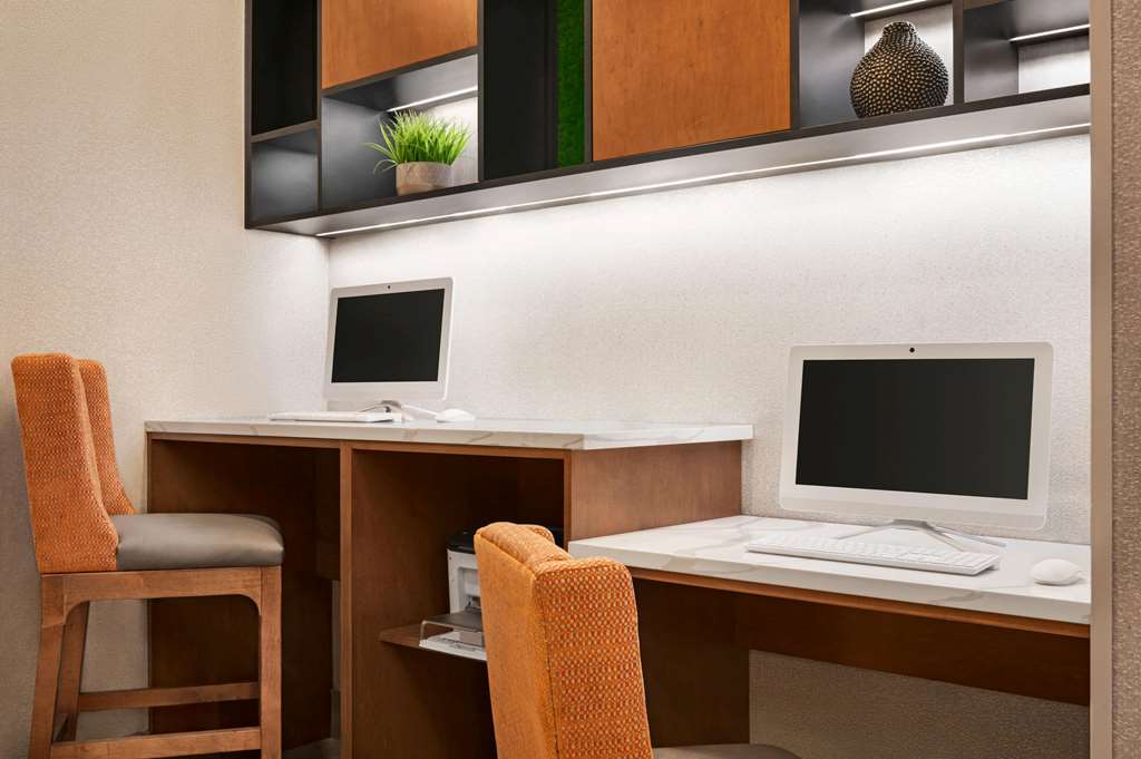 La Quinta Inn & Suites by Wyndham Marysville - photo 46
