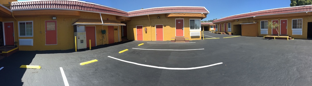 Harris Motel - photo 2