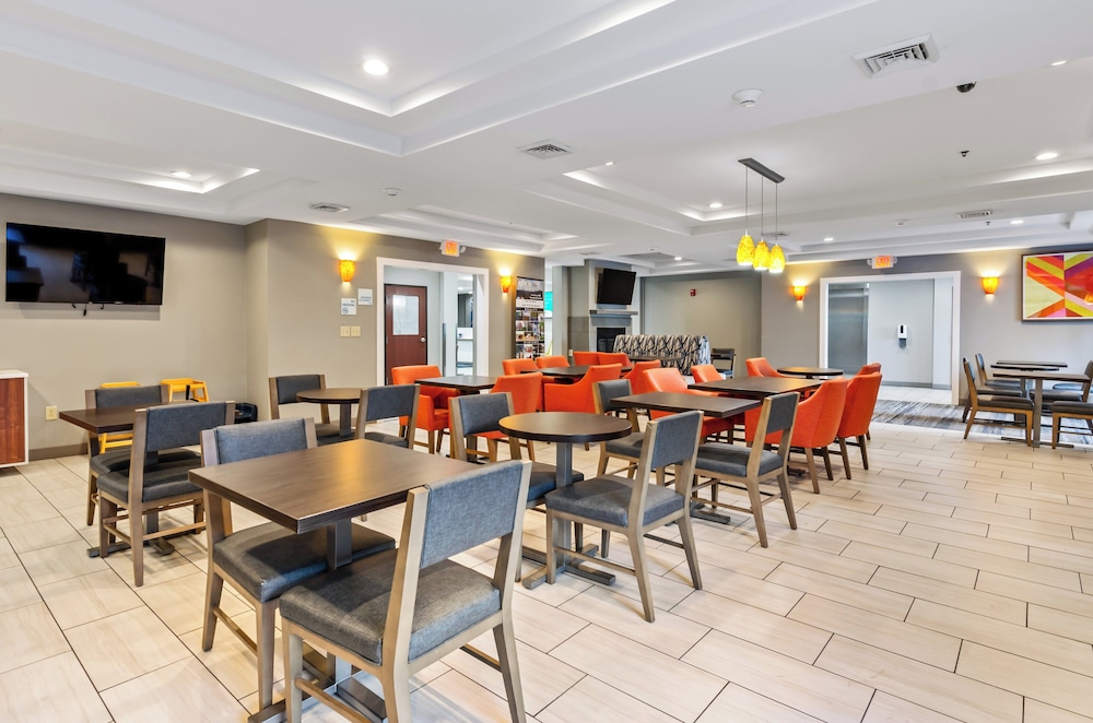 Holiday Inn Express and Suites Wytheville by IHG - photo 59
