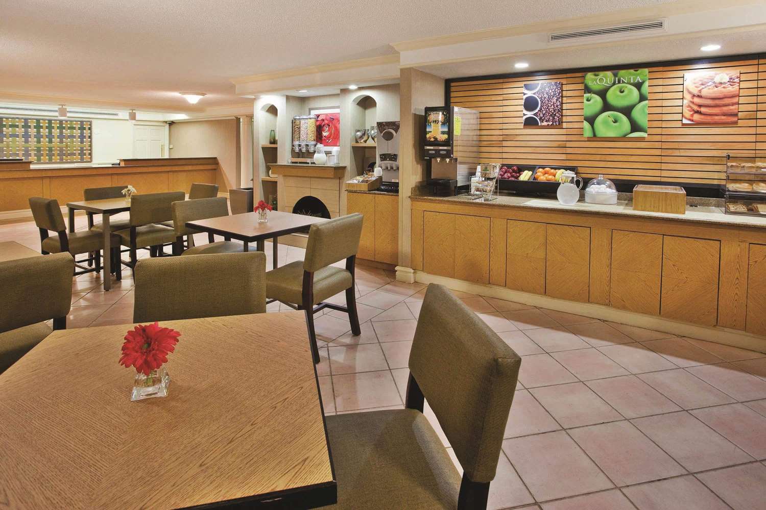 La Quinta Inn Savannah Midtown - photo 11
