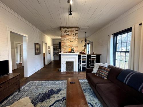 Renovated Mill House in Historic Golden Belt — 4-Star Luxury Hotel in Durham, United States