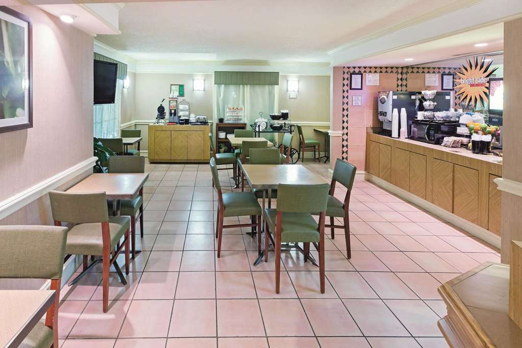 La Quinta Inn by Wyndham San Antonio Lackland - photo 23