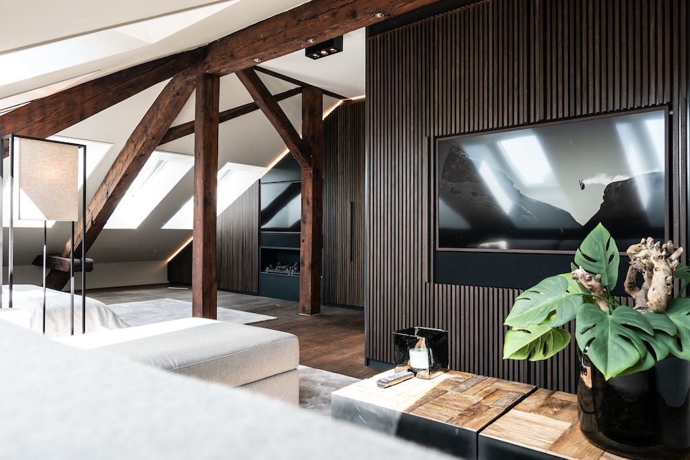 Airhome Limmatquai River View Apartment — 4-Star Luxury Hotel in Zurich, Switzerland