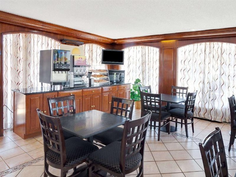 Days Inn by Wyndham Elk Grove Village O'Hare Airport West - photo 5