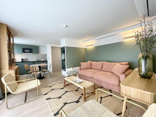 S18903 Studio 1 personne A Paris — 4-Star Luxury Hotel in Paris, France