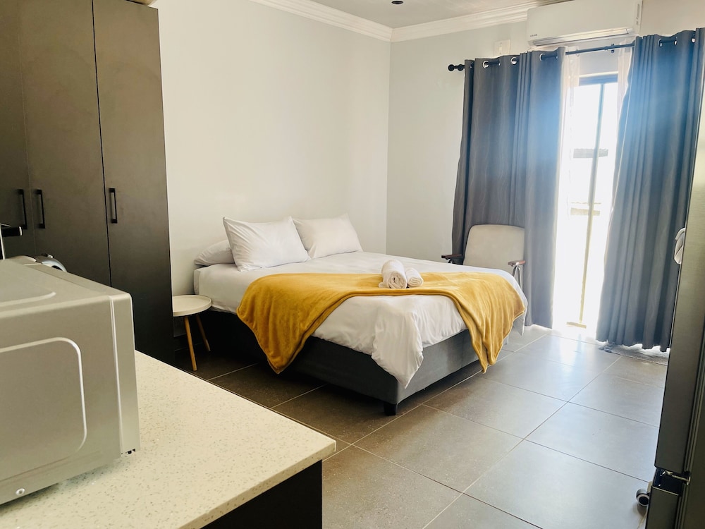 TrendyBliss Guest House n0016 — 4-Star Luxury Hotel in Thabazimbi, South Africa