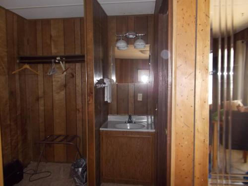 The Atomic Inn - photo 3