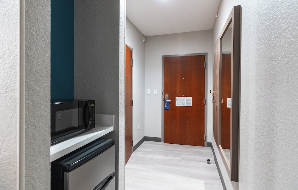 Holiday Inn Express Hotel & Suites St. Robert by IHG - photo 23