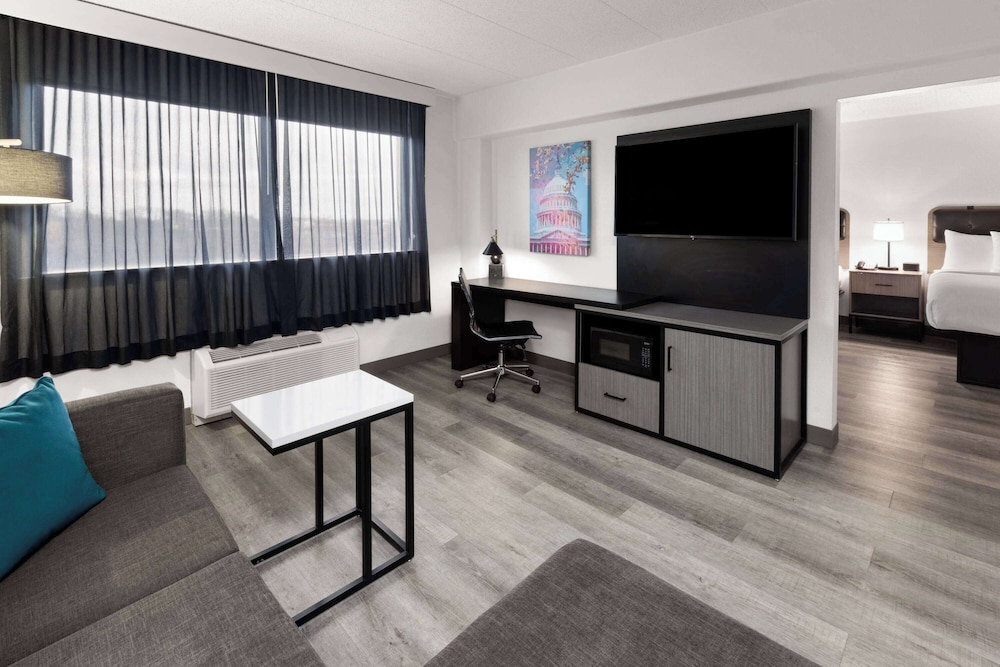 La Quinta Inn & Suites Washington DC Capital NoMA - photo 24