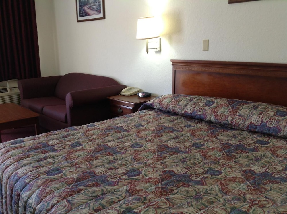 Budget Host Hempstead Inn - photo 10