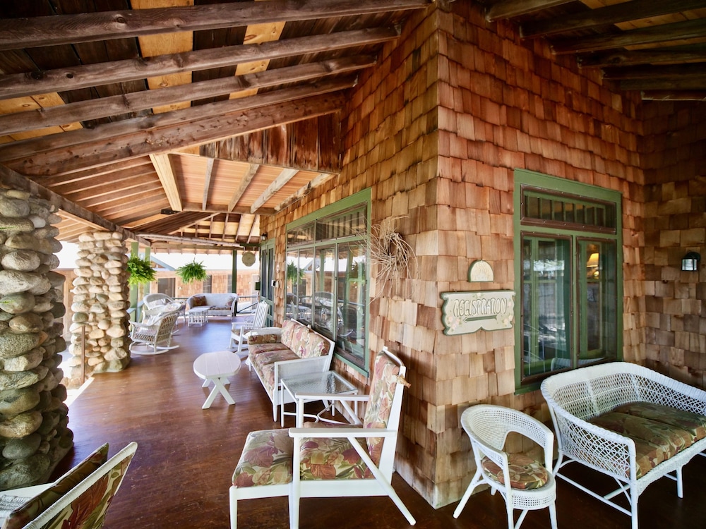 Whaleback Inn — hotel in Leland