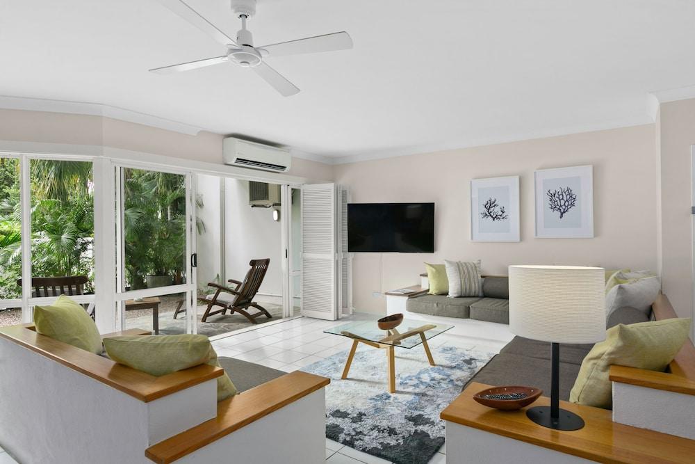Poolside Apt In Alamanda Beachfront Resort 41 in Palm Cove, Australia