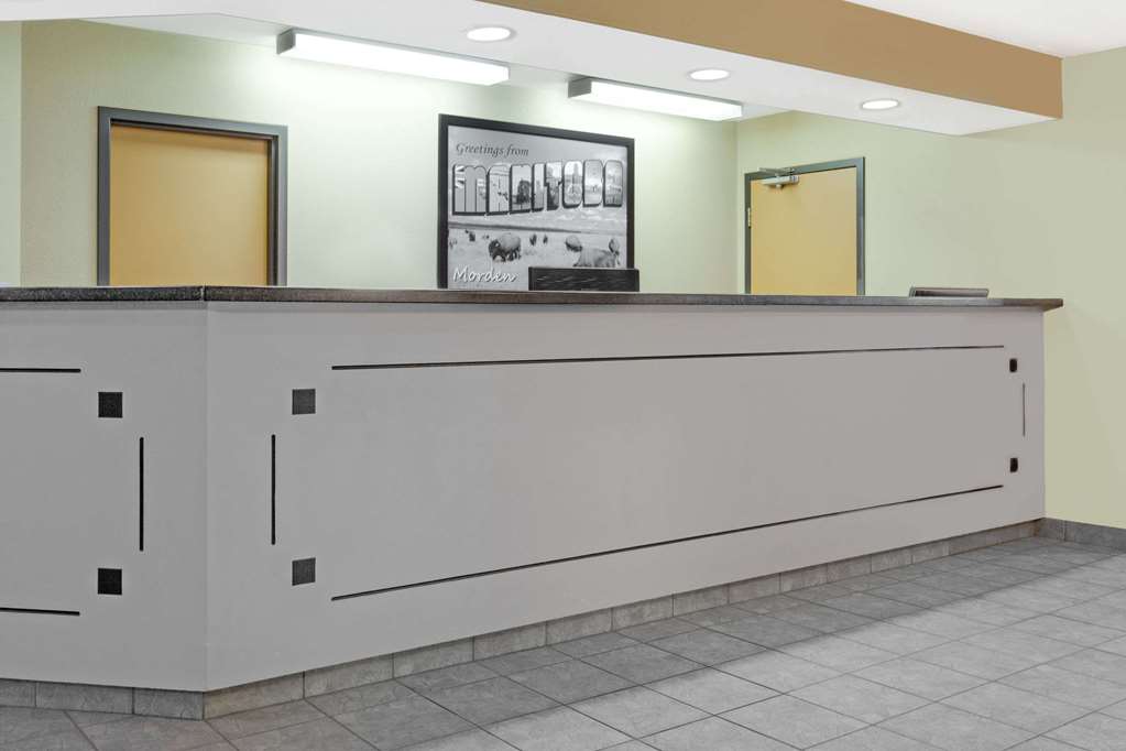 Super 8 by Wyndham Morden — hotel in Morden