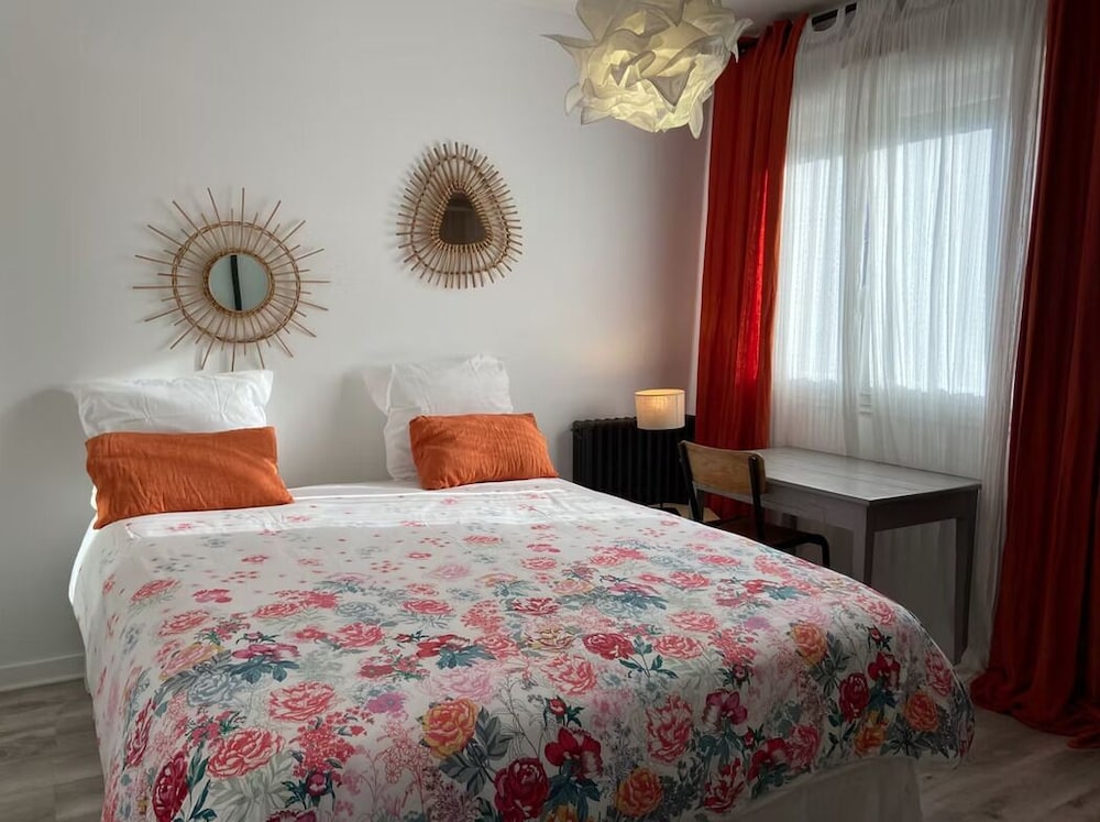 Les Logis du Forgeron Gites de Groupe Entre Loire & Vignes — 4-Star Luxury Hotel in Saint-Jean-Des-Mauvrets, France