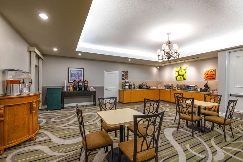 La Quinta Inn & Suites by Wyndham Loveland Estes Park - photo 25