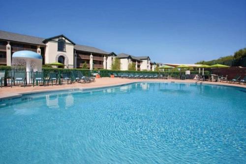 Enjoy onsite Waterpark in this family friendly 1BD condo — 4-Star Luxury Hotel in Lake Geneva, United States
