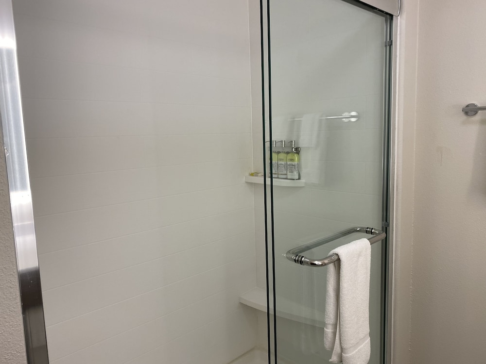 Holiday Inn Express & Suites Junction by IHG - photo 30