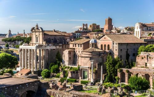 Via Provana San Giovanni 2 bedroom apartment — 4-Star Luxury Hotel in Rome, Italy
