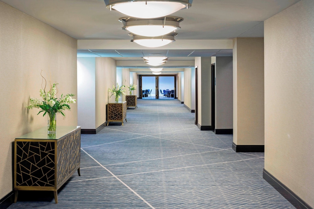 Sheraton Norfolk Waterside Hotel - photo 40