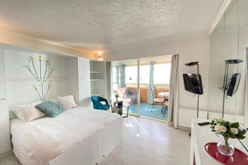 06bh Beautiful Seafront Studio — hotel in Saint-Laurent-Du-Var