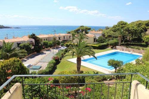 Pasha Bay Residence — 4-Star Luxury Hotel in Lavrio, Greece