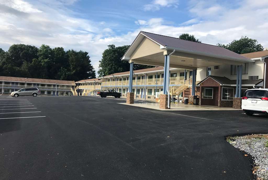 Days Inn by Wyndham Charles Town Harpers Ferry - photo 3