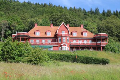 Ombergs Turisthotell — hotel in Oedeshoeg
