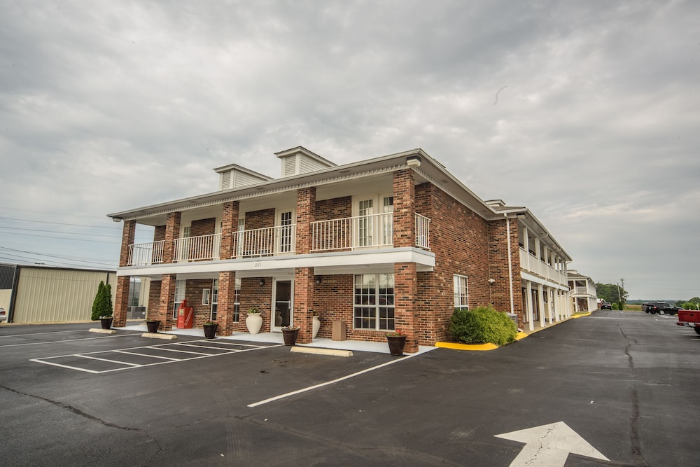 Richland Inn Lawrenceburg - photo 34