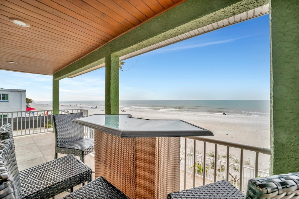 Stones Throw Beachfront Luxury Suites - photo 53