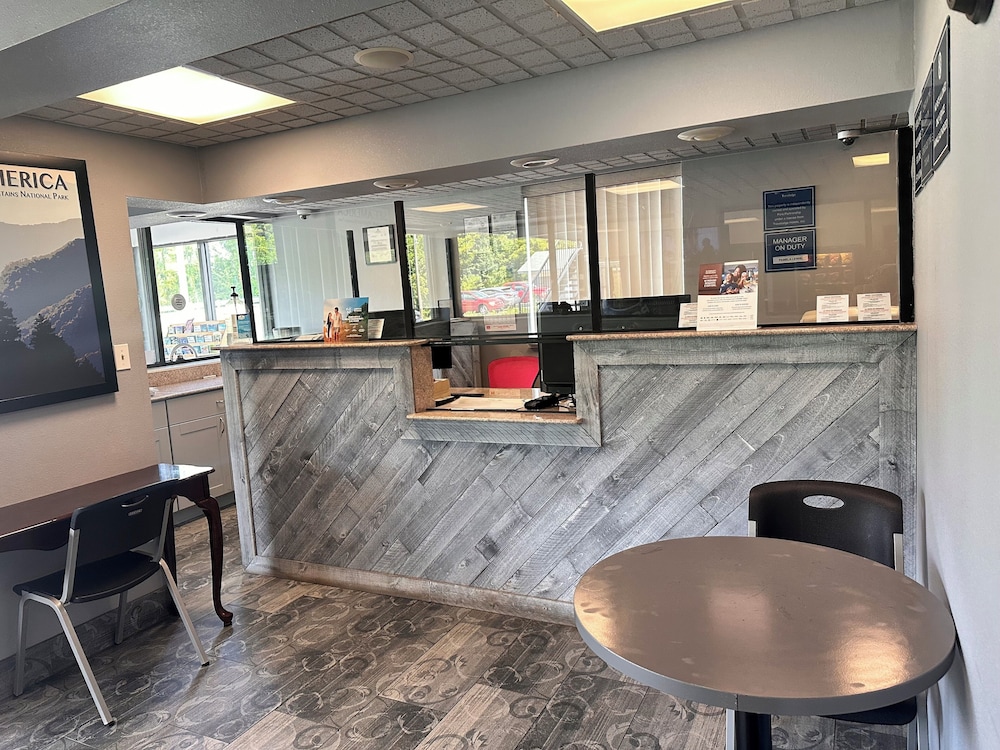 Travelodge by Wyndham Clarksville - photo 2