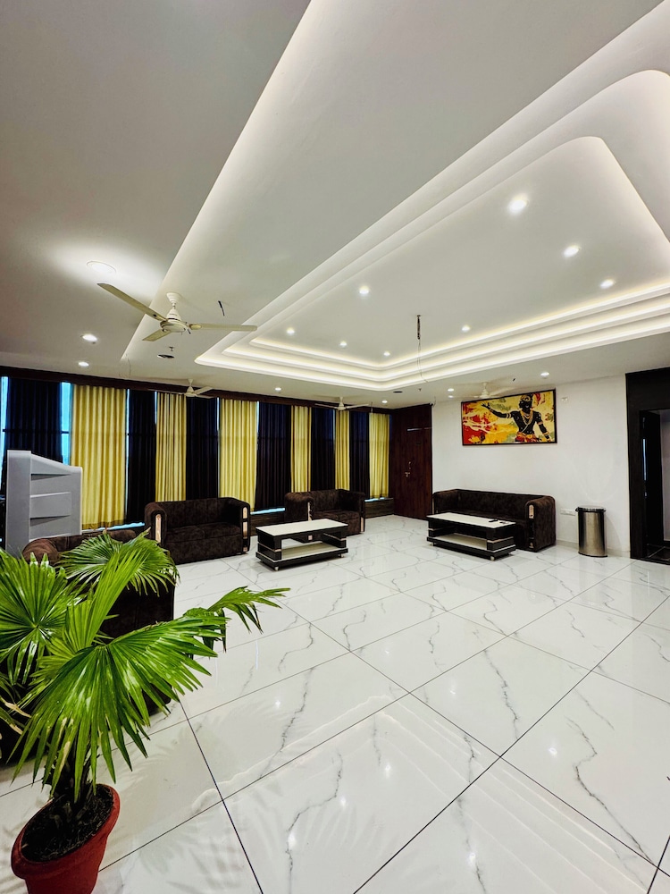 Hotel Ellora Inn Best Hotel In Sultanpur in Sultanpur, India