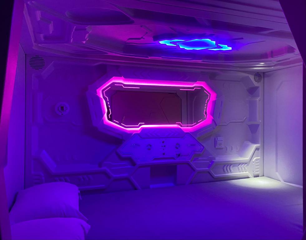Mermaid Space Capsule Hostel Palermo美人鱼时空胶囊旅馆 — 4-Star Luxury Hotel in Palermo, Italy