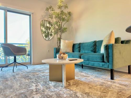 NEW One Bedroom Penthouse Silver Lake Parking — 4-Star Luxury Hotel in Los Angeles, United States